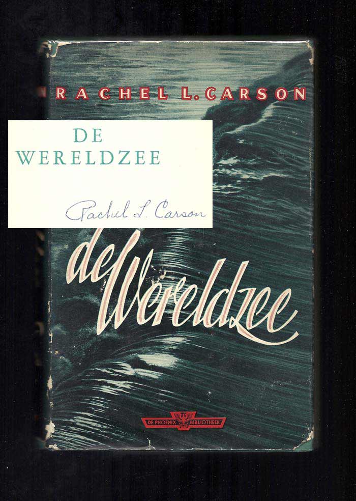 Item #31598 DE WERELDZEE (Dutch Version of The Sea Around). Signed. Rachel L. Carson