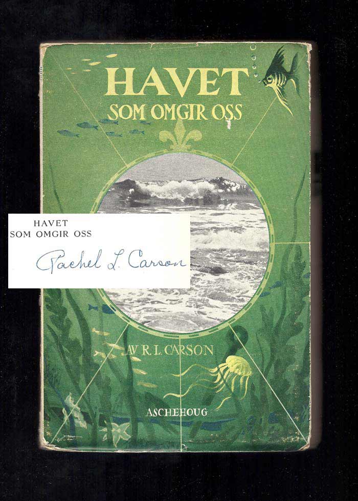 Item #31599 HAVET SOM OMGIR OSS (Norwegian Version of The Sea Around US). Signed. Rachel L. Carson