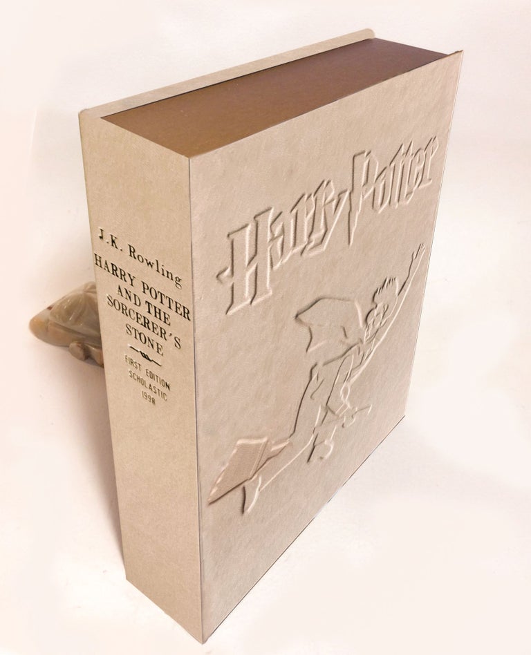 Item #32998 HARRY POTTER AND THE SORCERERS STONE (Collector's Custom Clamshell case only - Not a...