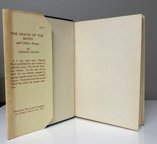 THE DEATH OF THE MOTH AND OTHER ESSAYS