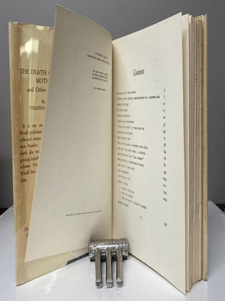 THE DEATH OF THE MOTH AND OTHER ESSAYS